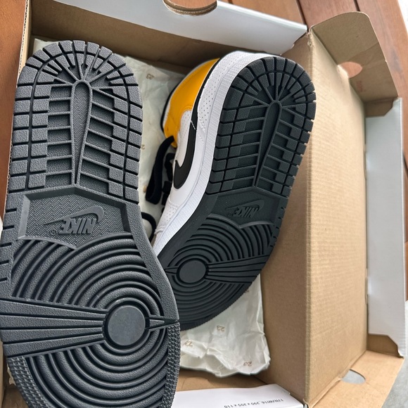 Air Jordan retro 1, Brand New, wmn Sz 5 - Picture 3 of 4